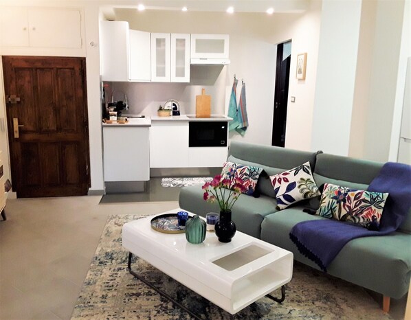 Living area - LA FONTAINE 2 AP4355 By Riviera Holiday Homes (Villefranche-sur-Mer)