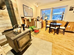 ثلاجة، ميكروويف، فرن، موقد طهي مسطح