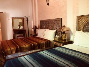 Comfort Triple Room | Individually decorated, individually furnished, free WiFi, bed sheets - Famille Fahym (Fes)
