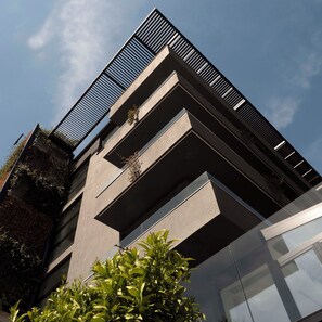 المنشأة من الخارج