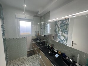 Shower - Maison Avec Piscine 15 min de Paris et 30 min de Disney (Le Perreux-sur-Marne)