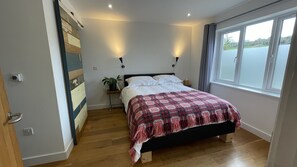 4 bedrooms, desk, iron/ironing board, travel cot