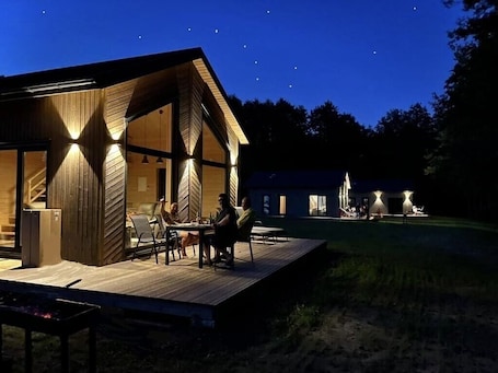 Outdoor dining. Cozy Holiday Houses on the lake shore ,,Pliažo Klubas"
