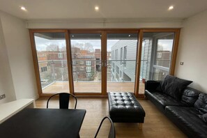Departamento básico, 1 cama matrimonial | Área de sala de estar