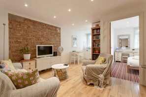 Basic Apartment, 1 Double Bed | Living area