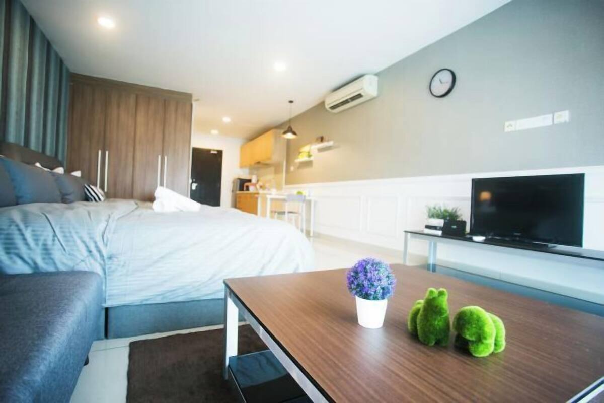 1 habitación, tabla de planchar con plancha, wifi gratis y ropa de cama