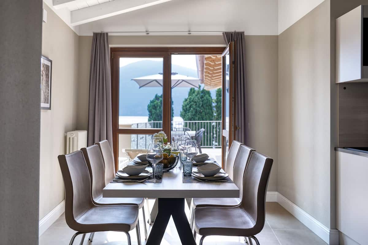 Deluxe penthouse, 2 slaapkamers, patio, aan het meer | Terras