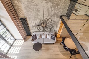 Ropa de cama hipoalergénica y tabla de planchar con plancha 