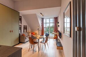 ملاءات للفراش لا تسبب الحساسية ومكواة/لوح كي وواي فاي مجانًا