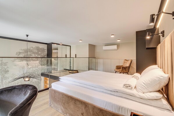 ملاءات للفراش لا تسبب الحساسية ومكواة/لوح كي وواي فاي مجانًا