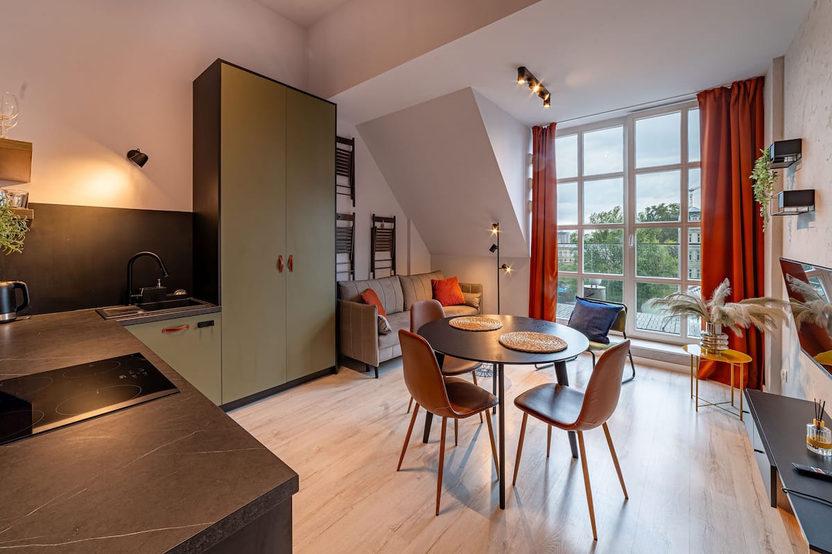 Comfort Studio | 1 bedroom, hypo-allergenic bedding, iron/ironing board, free WiFi