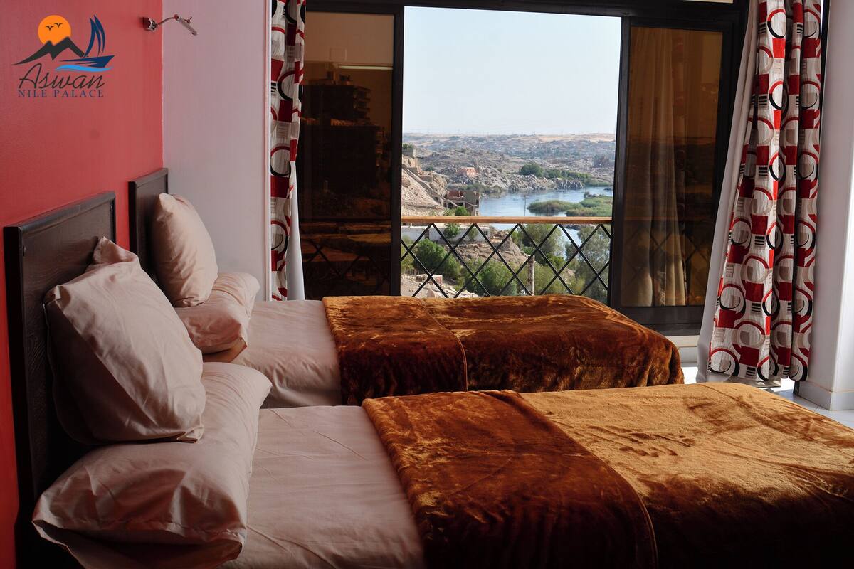 Romantic Room | In-room safe, iron/ironing board (on request), WiFi (free), bed sheets
