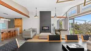 TV - Lake View Luxury Wallaga Lake - 21 Lakeview Drive (Wallaga Lake)