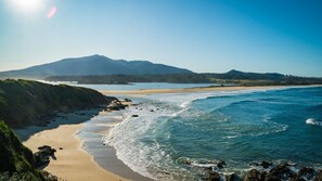 On the beach - Lake View Luxury Wallaga Lake - 21 Lakeview Drive (Wallaga Lake)