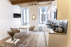 Refrigerador, microondas, parrilla de estufa y lavavajillas