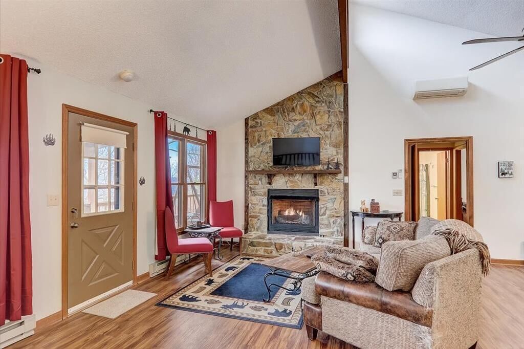 Treetop Vista - 3 BR, 2 BA, Incredible Views, Firepit