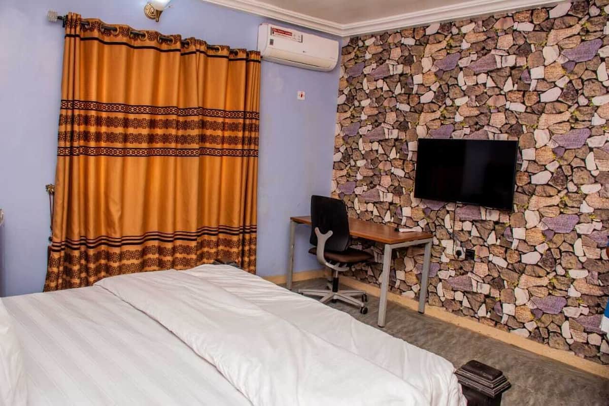 Luxury Double Room Single Use | Desk