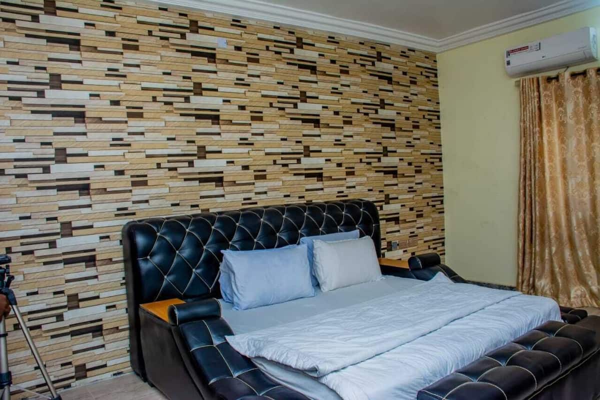 Penthouse, 1 King Bed | Desk