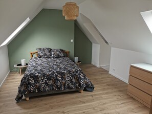 2 chambres, lit de bébé portatif, Wi-Fi, literie fournie