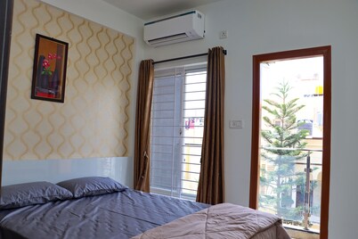 A Modern 2BHK Apartment near Manyata tech park- 30 mins to airport