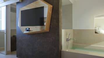 Deluxe Triple Room | Minibar, in-room safe, desk, blackout drapes