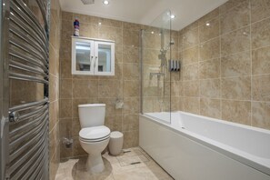 Hårføner, håndklær, såpe og sjampo