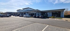 Exterior - 2 badroom house in the great location for exploring around (Lichfield)