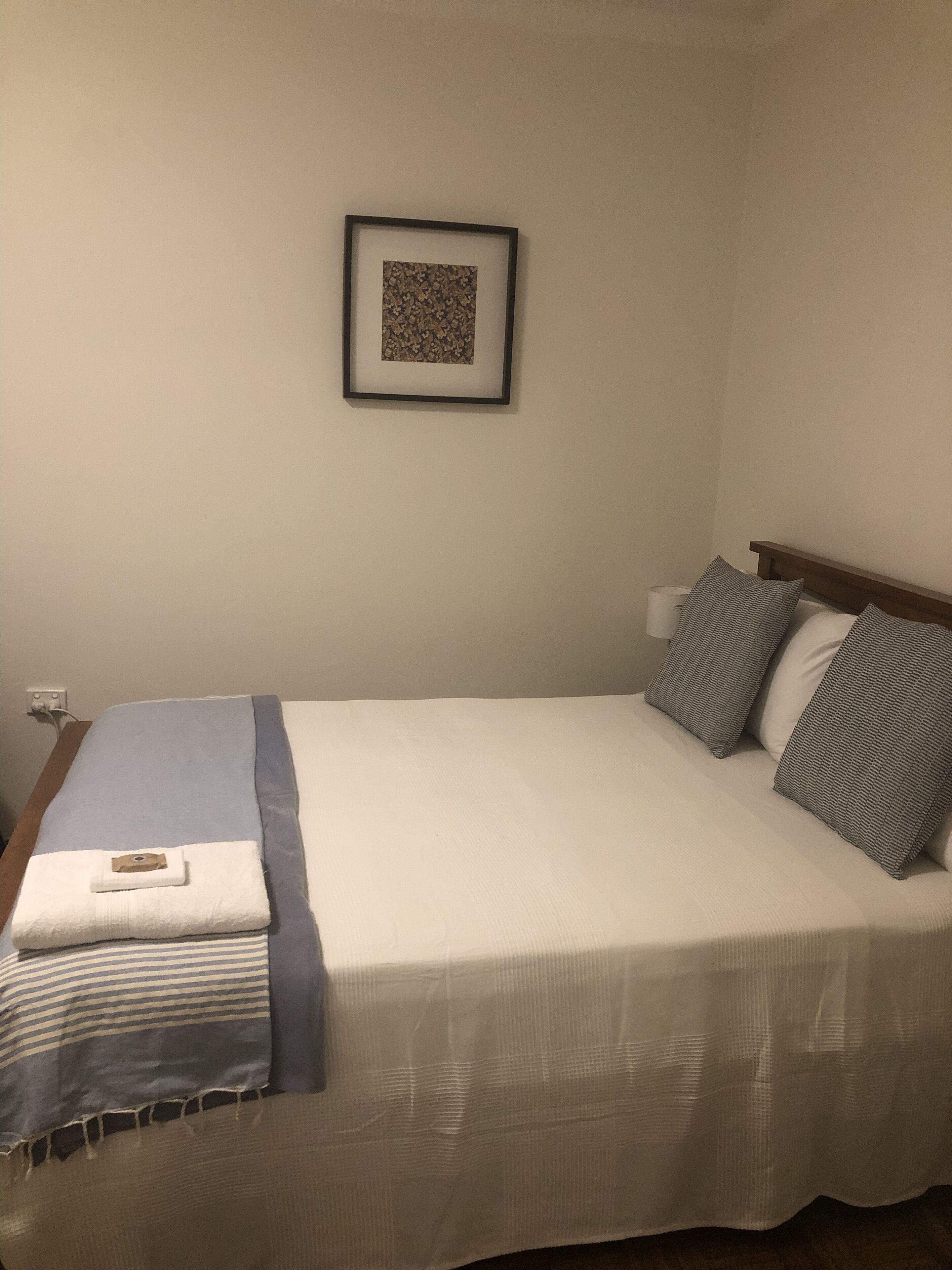 One bed apt Meadowbank Station