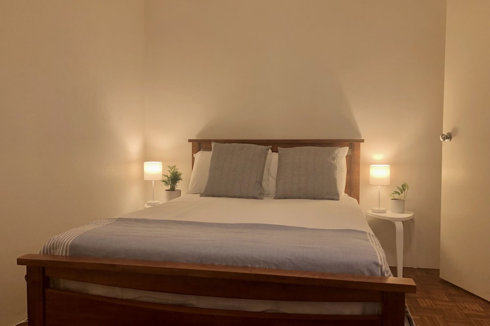 One bed apt Meadowbank Station