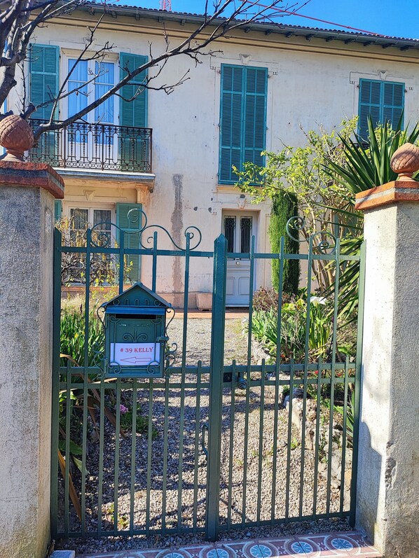 Exterior detail - Typical Niçoise house (Vence)