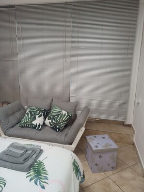 1 bedroom, desk, free WiFi, bed sheets