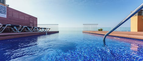 Piscina infinita