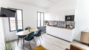 Coffee/tea maker, fridge, microwave, stovetop - Magnifique Duplex 2ch / 2 sdb (Marseille)