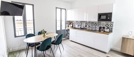 Fridge, microwave, stovetop, dishwasher