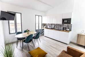 Fridge, microwave, stovetop, dishwasher - Magnifique Duplex 2ch / 2 sdb (Marseille)