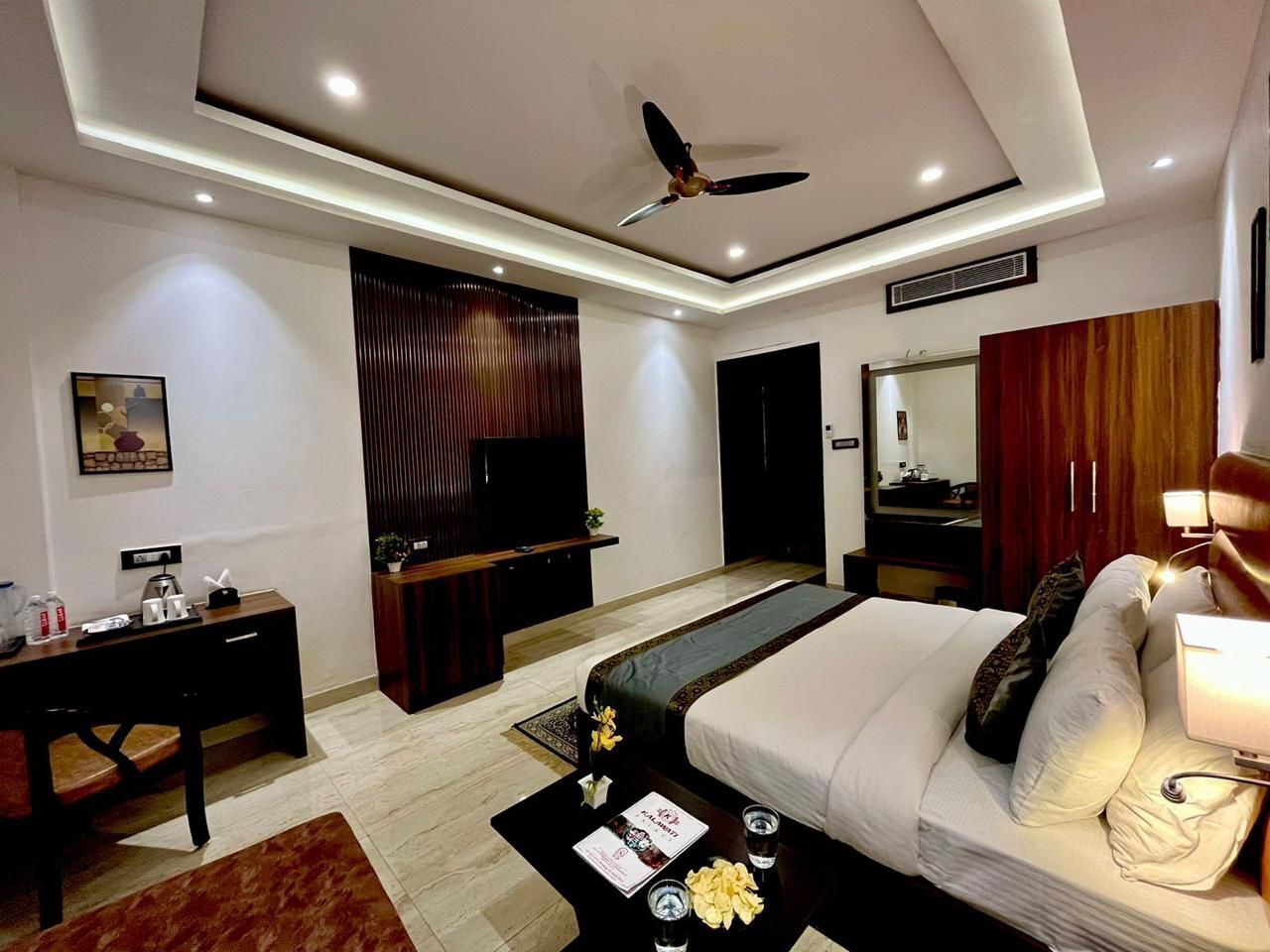 Couette en duvet d'oie, matelas mémoire de forme, minibar, bureau