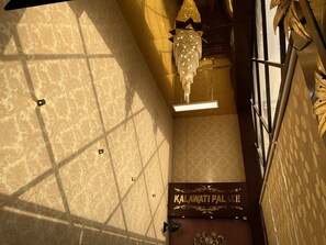Interior entrance - Hotel Kalawati Palace (Varanasi)