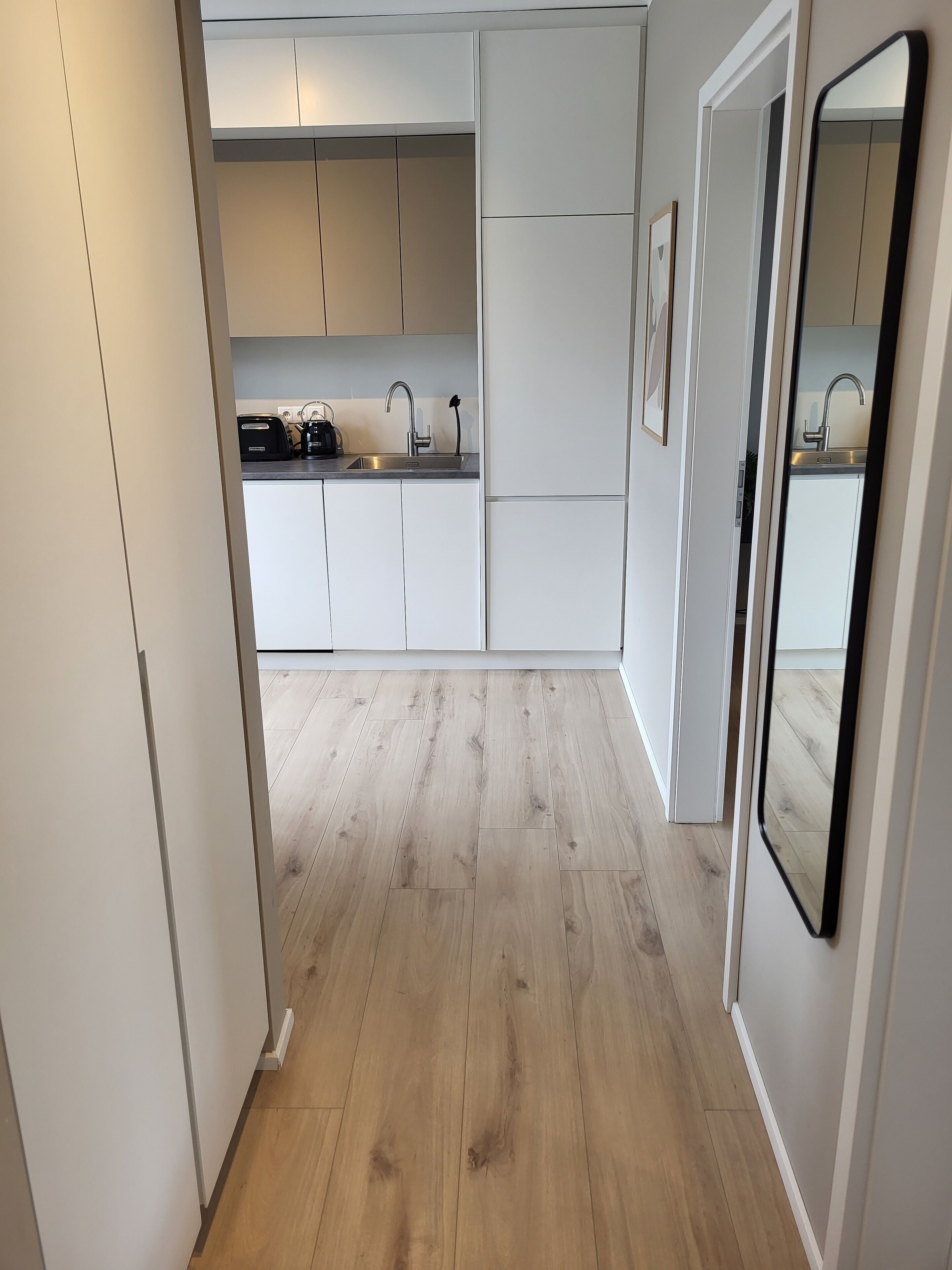 ดีลักซ์อพาร์ทเมนท์ | บริเวณนั่งเล่น | สมาร์ททีวี 30 ซม. พร้ อมช่องเคเบิล, ทีวี