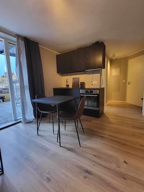 Appartement Standard, 1 grand lit, vue sur le jardin | Vue de la chambre