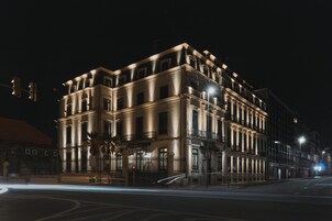 住宿正面 - 傍  晚/夜晚