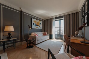 Deluxe Studio Suite | Premium bedding, minibar, in-room safe, desk - GA Palace Hotel (Porto)