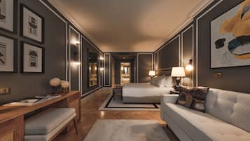 Suíte estúdio luxo | Roupas de cama premium, frigobar, cofres nos quartos, escrivaninha
