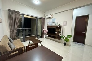 Living area - Seaside living luxury apartment at danga bay with nice beach (Johor Bahru)
