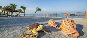 Seaside living luxury apartment at danga bay with nice beach