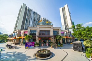 Exterior - Seaside living luxury apartment at danga bay with nice beach (Johor Bahru)