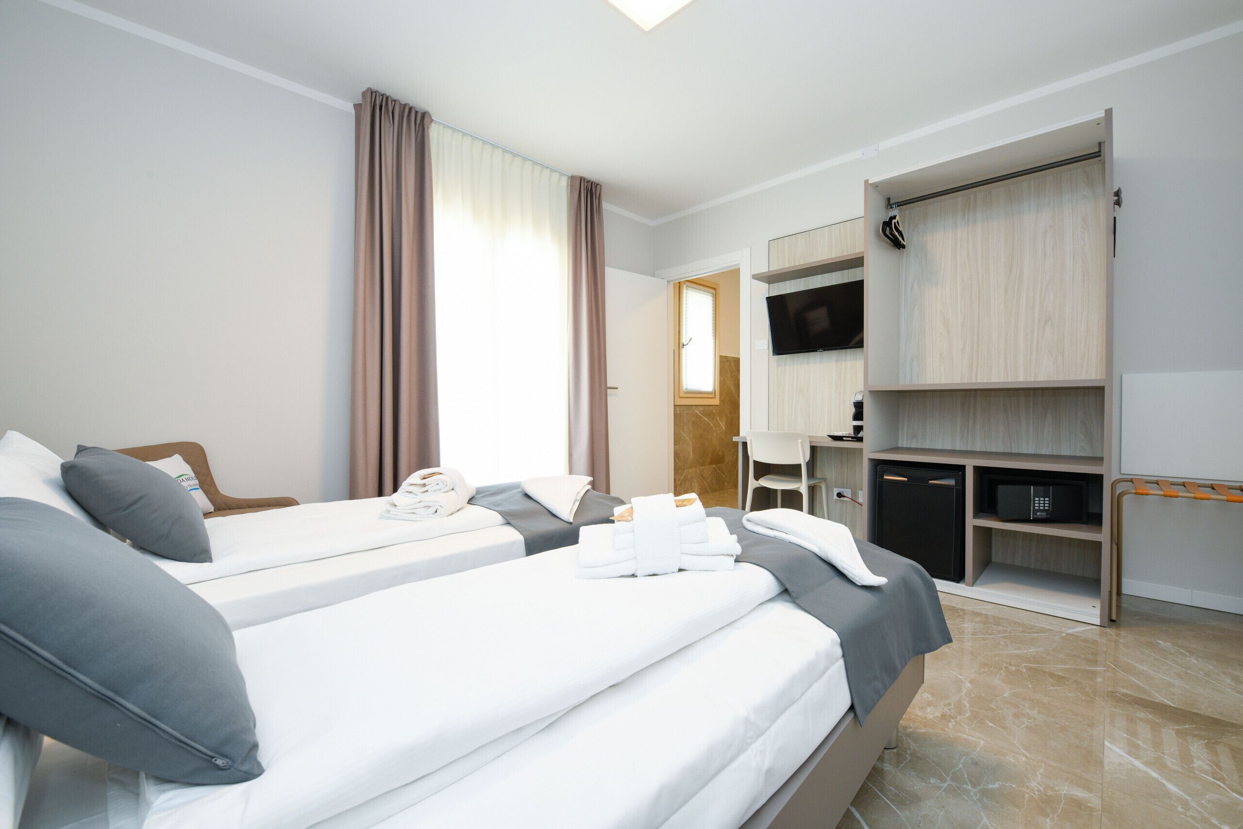 Ranalli Palace - New Aparthotel in Peschiera del Garda close to the amusement parks
