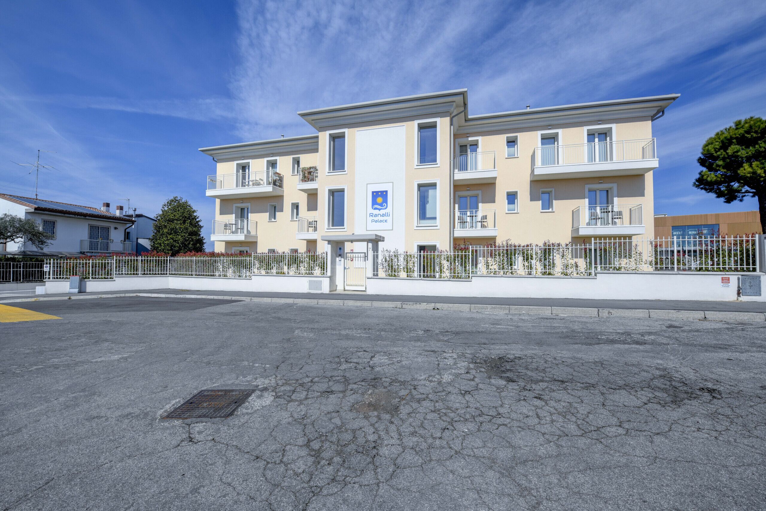 Ranalli Palace - New Aparthotel in Peschiera del Garda - 2 room ground floor unit