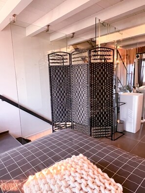 2 Schlafzimmer, Zimmersafe, Schreibtisch, schallisolierte Zimmer