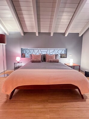 2 dormitoris, caixa forta a l'habitació i escriptori 