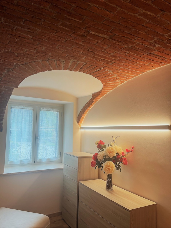 1 bedroom, individually furnished, blackout curtains, soundproofing - Tenuta Rella (Villar San Costanzo)